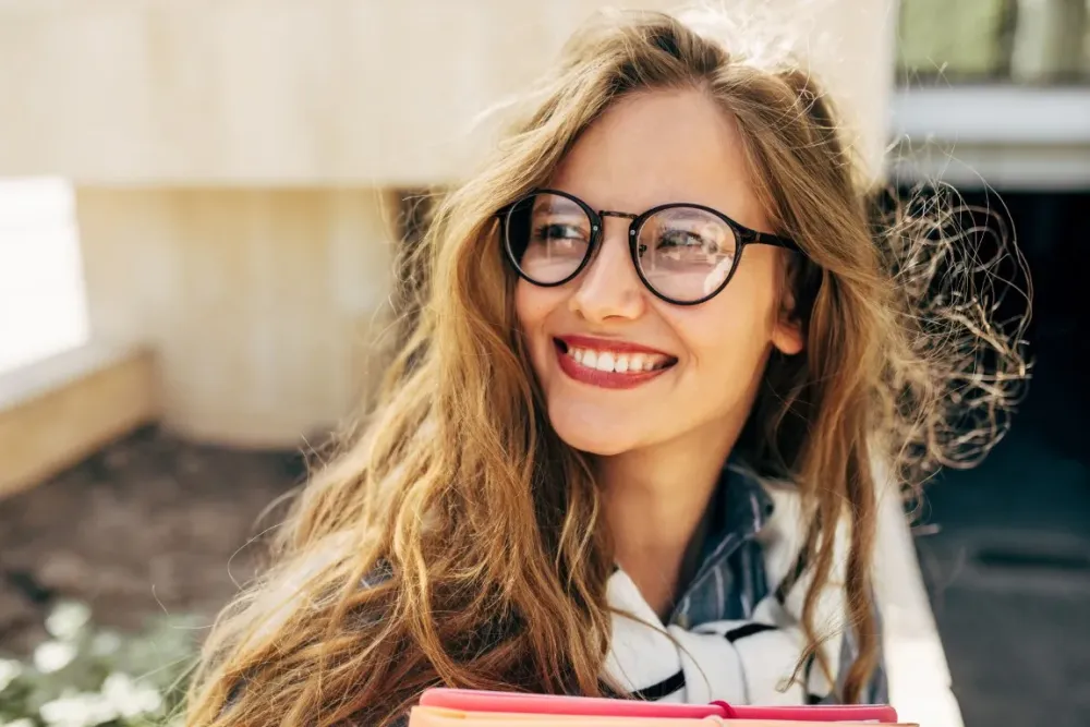 femme lunettes
